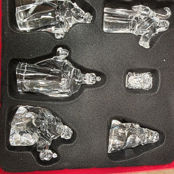 Crystal Plastic Nativity Figurine Set - Picture 6 of 7